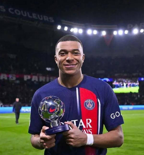 姆巴佩突发争议言论，大巴黎球迷看好登贝莱成关键人物