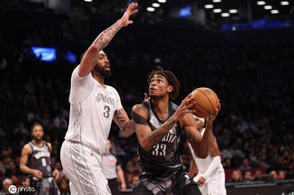 浓眉复出轻松12分丁威迪16+12 独行侠送篮网4连败