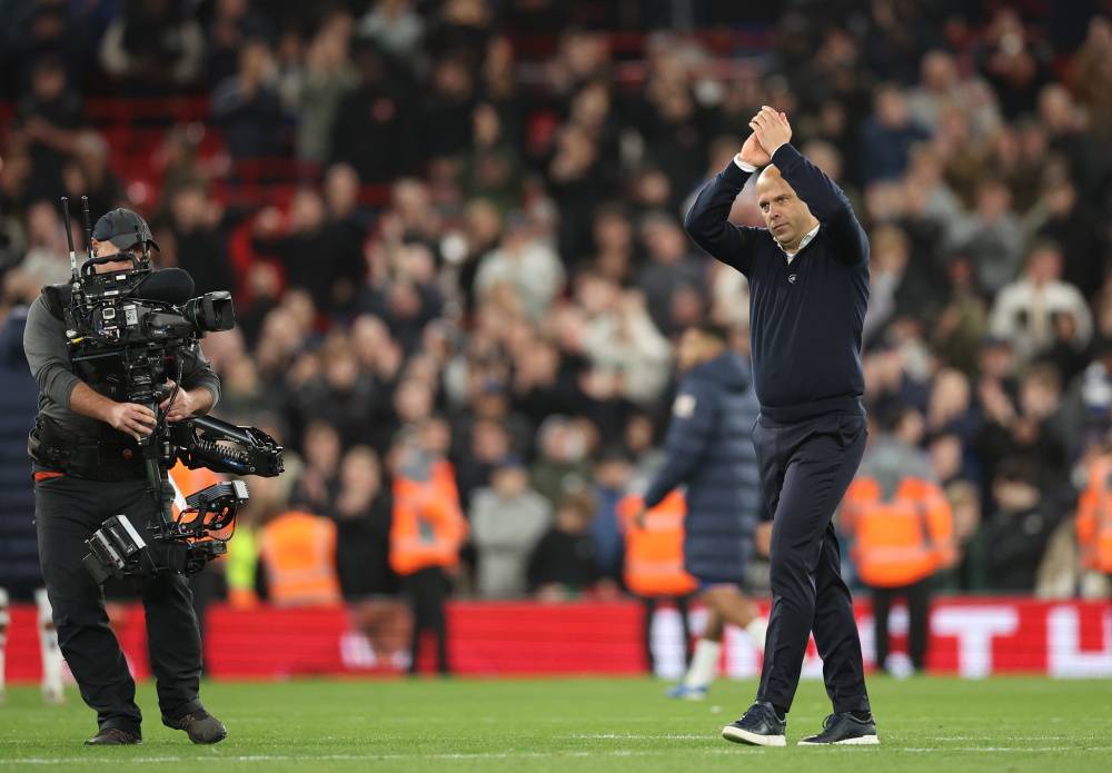 颁奖杯，开香槟！同城死敌送大礼，阿森纳遭平再丢分，利物浦躺冠