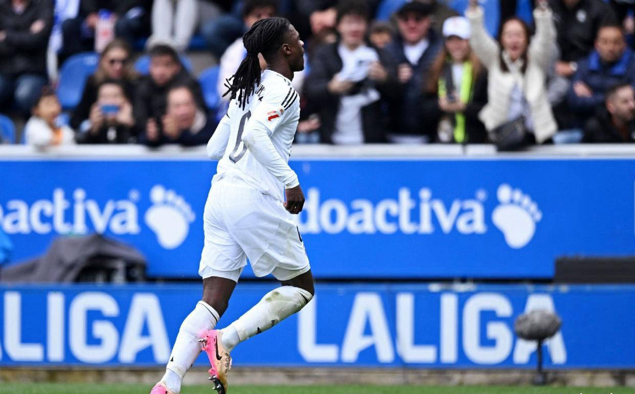 西甲争霸巅峰！巴萨领先4分，即将迎来双线决战皇马，姆巴佩或缺席